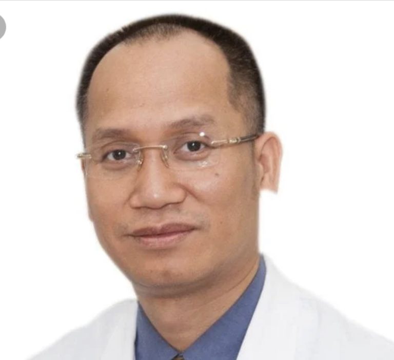 PGS.TS. BS. Nguyễn Hồng Hà — Cựu Amser chuyên Hóa (1987–1990), người đưa phẫu thuật tạo hình thẩm mỹ Việt Nam ra thế giới